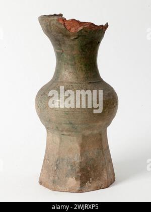 Vaso Hu '. Terracotta con glassa verde al piombo. Cina, dinastia Han (206 a.C.-220 d.C.). Parigi, museo Cernuschi. Arte cinese, Break, ceramica cinese, dinastia han, ebreo, tempo han, terracotta, ronzio Foto Stock