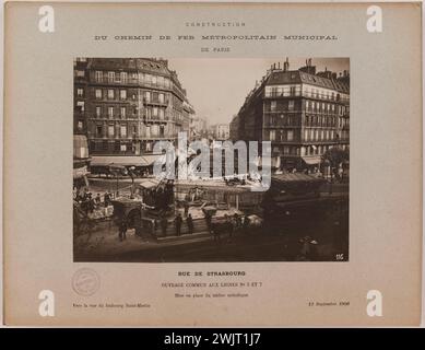 Anonimo. Costruzione / metropolitana / ferrovia municipale di Parigi. / Rue de Strasbourg / lavori comuni nelle linee 5 e 7 / realizzazione del grembiule meccanico. "Vista esterna dei lavori sulle linee 5 e 7 della metropolitana da rue de Strabourg, 10° arrondissement, Parigi". Estrazione gelatina-bromuro d'argento. in 1906-09-13-1906-09-13. Parigi, museo Carnavalet. 123828-20 Foto Stock
