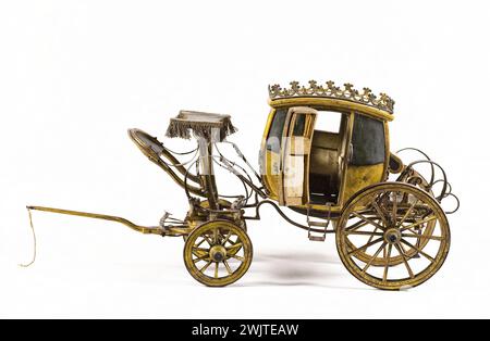 Auto a cavallo, tipo berlina, fine XVIII o inizio XIX secolo. Velluto, legno verniciato, pelle e metallo. Parigi, museo Carnavalet. 57636-1 Tetlee, legno verniciato, pelle, modello, metallo, ricostruzione, tipo berlina, velluto, auto a cavallo, miniatura Foto Stock