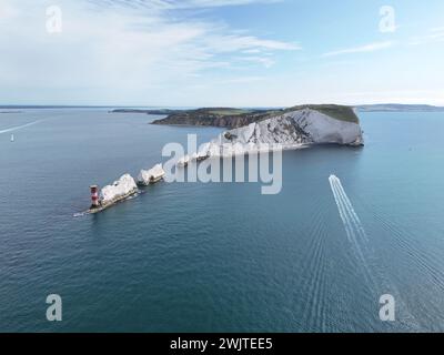 Il faro di Needles Isola di Wight giorno calmo cielo blu drone , aereo , angolo alto Foto Stock