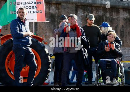 Roma, Italia. 17 febbraio 2024. Foto Cecilia Fabiano/LaPresse 17 febbraio 2024 Roma, Italia - Cronaca - testa degli agricoltori, presidio a piazza bocca della Verit&#xe0; degli agricoltori dalla Calabria nella foto: il presidio 15 febbraio 2024 Roma, Italia - protesta degli agricoltori . Dimostrazione degli agricoltori calabresi alla bocca della Verit&#xe0; nella foto: La protesta credito: LaPresse/Alamy Live News Foto Stock