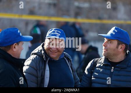 Roma, Italia. 17 febbraio 2024. Foto Cecilia Fabiano/LaPresse 17 febbraio 2024 Roma, Italia - Cronaca - testa degli agricoltori, presidio a piazza bocca della Verit&#xe0; degli agricoltori dalla Calabria nella foto: il presidio 15 febbraio 2024 Roma, Italia - protesta degli agricoltori . Dimostrazione degli agricoltori calabresi alla bocca della Verit&#xe0; nella foto: La protesta credito: LaPresse/Alamy Live News Foto Stock