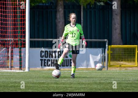 Newtown, Galles. 30 maggio 2023. Il portiere Orla Howard della FAW Girls Academy North Under 16 durante l'amichevole tra FAW Girls Academy North Under 16 e FAW Girls Academy South Under 16 al Latham Park di Newtown, Galles, Regno Unito il 30 maggio 2023. Crediti: Duncan Thomas/Majestic Media. Foto Stock