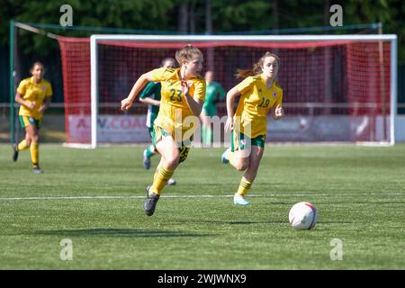 Newtown, Galles. 30 maggio 2023. Callie Jones in azione durante l'amichevole tra la FAW Girls Academy North Under 16 e la FAW Girls Academy South Under 16 al Latham Park di Newtown, Galles, Regno Unito, il 30 maggio 2023. Crediti: Duncan Thomas/Majestic Media. Foto Stock