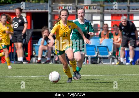 Newtown, Galles. 30 maggio 2023. Chloe McMahon della FAW Girls Academy South Under 16 in azione durante l'amichevole tra FAW Girls Academy North Under 16 e FAW Girls Academy South Under 16 al Latham Park di Newtown, Galles, Regno Unito il 30 maggio 2023. Crediti: Duncan Thomas/Majestic Media. Foto Stock