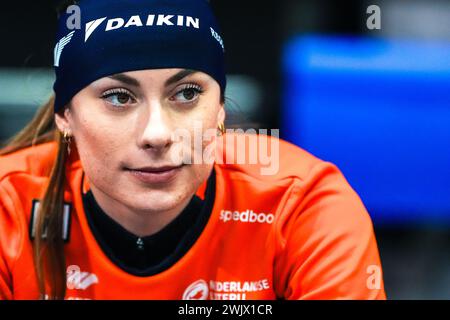 Calgary, Canada. 16 febbraio 2024. CALGARY, CANADA - 16 FEBBRAIO: Femke Kok durante i Campionati mondiali di pattinaggio su distanze singole ISU all'Olympic Oval il 16 febbraio 2024 a Calgary, Canada. (Foto di Andre Weening/Orange Pictures) credito: Orange Pics BV/Alamy Live News Foto Stock