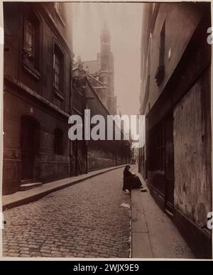 Atget, Eugène (Jean Eugène Auguste Atget, dit) (n.1857-02-12-D.1927-08-04), rue Saint-Étienne-du-Mont, 5° arrondissement, Parigi. (Titolo fittizio), 1908. Disegnare su carta di albumina. Museo Carnavalet, storia di Parigi. Foto Stock