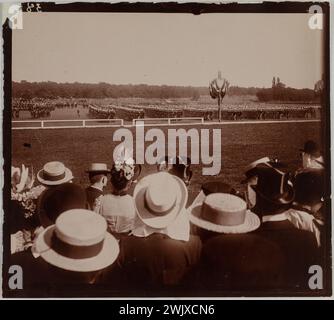 Visita di Alfonso XIII (1886-1941), re di Spagna o Edouardo VII (1841-1910), re del Regno Unito. Revisione militare di Vincennes, Val-de-Marne. Foto Club de Paris. Aristotipo. Tra il 1903 e il 1905. Parigi, Musée Carnavalet. Parigi, Musée Carnavalet. 100468-5 VISITA UFFICIALE Foto Stock