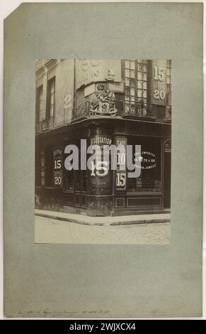 Segno del piccolo remouler all'angolo tra le strade del municipio e i Nonnani di Hyères, Parigi (ivème arr.). Fotografia di Pierre Emonts o Emonds (1831-1912). Giugno 1895. Parigi, museo Carnavalet. 123889-26 Au Petit Remouleur, cartello, Remouleur, rue de l'Hotel de Ville, rue des Nonnains d'Hyères Foto Stock