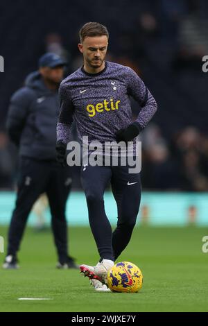 Londra, Regno Unito. 17 febbraio 2024. James Maddison del Tottenham Hotspur si scalda durante la partita di Premier League tra il Tottenham Hotspur e il Wolverhampton Wanderers al Tottenham Hotspur Stadium di Londra, Inghilterra, il 17 febbraio 2024. Foto di Ken Sparks. Solo per uso editoriale, licenza richiesta per uso commerciale. Non utilizzare in scommesse, giochi o pubblicazioni di singoli club/campionato/giocatori. Crediti: UK Sports Pics Ltd/Alamy Live News Foto Stock