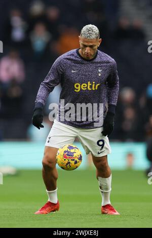 Londra, Regno Unito. 17 febbraio 2024. Richarlison del Tottenham Hotspur si scalda durante la partita di Premier League tra il Tottenham Hotspur e il Wolverhampton Wanderers al Tottenham Hotspur Stadium di Londra, Inghilterra, il 17 febbraio 2024. Foto di Ken Sparks. Solo per uso editoriale, licenza richiesta per uso commerciale. Non utilizzare in scommesse, giochi o pubblicazioni di singoli club/campionato/giocatori. Crediti: UK Sports Pics Ltd/Alamy Live News Foto Stock
