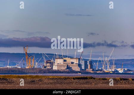 La costruzione della nuova centrale nucleare di Hinkley Point C con la vecchia Hinkley Point A e B. Foto Stock