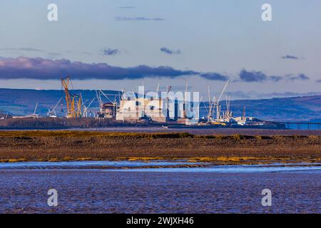 La costruzione della nuova centrale nucleare di Hinkley Point C con la vecchia Hinkley Point A e B. Foto Stock