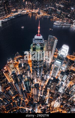 (240217) -- GUANGZHOU, 17 febbraio 2024 (Xinhua) -- una foto aerea scattata il 27 marzo 2019 mostra la vista della città di Hong Kong, Cina meridionale. La Greater Bay area di Guangdong-Hong Kong-Macao, un cluster cittadino, è una delle aree più aperte della Cina con vitalità economica. La grande area della baia è composta da nove città della provincia di Guangdong, tra cui Guangzhou, Shenzhen, Zhuhai, Foshan, Huizhou, Dongguan, Zhongshan, Jiangmen e Zhaoqing e due regioni amministrative speciali di Hong Kong e Macao. (Foto di Qiu Huo/Xinhua) Foto Stock