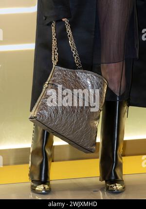 Sungnam, Corea del Sud. 15 febbraio 2024. La cantante e attrice sudcoreana Nana (nome di origine: IM Jin-ah), partecipa a una chiamata fotografica per l'evento di apertura del negozio pop-up GIVENCHY Spring-Summer 2024 Collection presso il negozio Hyundai Department Flagship di Sungnam, Corea del Sud, il 15 febbraio 2024. (Foto di Lee Young-ho/Sipa USA) credito: SIPA USA/Alamy Live News Foto Stock