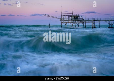 Trabocco Turchino è una tradizionale casa di pesca in legno. San Vito Chietino, Chieti, Abruzzo, Italia, Europa. Foto Stock