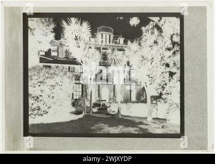 Anonimo, Hauteville House, Vista del Giardino, 1880. Casa di Victor Hugo - Casa di Hauteville. Foto Stock