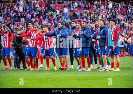 Madrid, Madrid, Spagna. 17 febbraio 2024. I giocatori dell'Atletico Madrid hanno visto applaudire i tifosi alla fine della partita di calcio la Liga EA Sports 2023/24 tra Atletico Madrid e Las Palmas allo stadio Metropolitano di Madrid, Spagna. (Credit Image: © Alberto Gardin/ZUMA Press Wire) SOLO PER USO EDITORIALE! Non per USO commerciale! Foto Stock