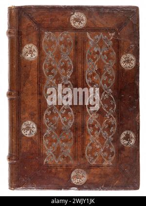 Nicolas de Lyre. Libro. Rilegatura in pelle nell'emblema di Luigi XII Vitello marrone, scomparti freddi, interlacciate spinte in argento su un piatto. Museo delle Belle Arti della città di Parigi, Petit Palais. BOOK Leather, emblema, book, rilegatura, King France, valois, vitello marrone Foto Stock