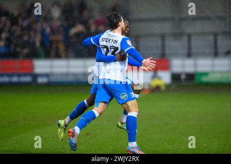 Cole Stockton di Barrow celebra il primo gol della partita della sua squadra durante la partita di Sky Bet League 2 tra Salford City e Barrow a Moor Lane, Salford, sabato 17 febbraio 2024. (Foto: Ian Charles | mi News) crediti: MI News & Sport /Alamy Live News Foto Stock