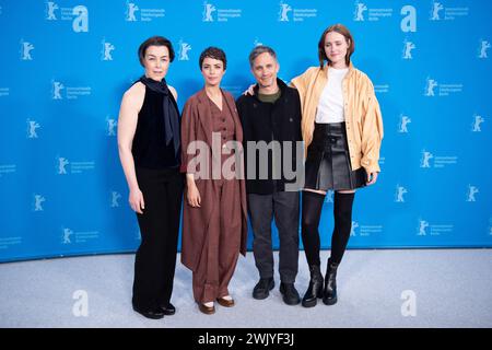 Berlino, Germania. 16 febbraio 2024. Olivia Williams, Berenice Bejo, Gael Garcia Bernal e Renate Reinsve hanno partecipato all'Another End Photocall durante il 74° Berlinale International Film Festival Berlin al Grand Hyatt Hotel di Berlino, Germania, il 16 febbraio 2024. Foto di Aurore Marechal/ABACAPRESS.COM credito: Abaca Press/Alamy Live News Foto Stock