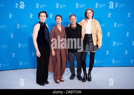 Berlino, Germania. 16 febbraio 2024. Olivia Williams, Berenice Bejo, Gael Garcia Bernal e Renate Reinsve hanno partecipato all'Another End Photocall durante il 74° Berlinale International Film Festival Berlin al Grand Hyatt Hotel di Berlino, Germania, il 16 febbraio 2024. Foto di Aurore Marechal/ABACAPRESS.COM credito: Abaca Press/Alamy Live News Foto Stock
