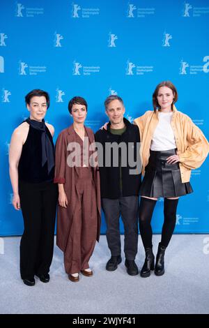 Berlino, Germania. 16 febbraio 2024. Olivia Williams, Berenice Bejo, Gael Garcia Bernal e Renate Reinsve hanno partecipato all'Another End Photocall durante il 74° Berlinale International Film Festival Berlin al Grand Hyatt Hotel di Berlino, Germania, il 16 febbraio 2024. Foto di Aurore Marechal/ABACAPRESS.COM credito: Abaca Press/Alamy Live News Foto Stock