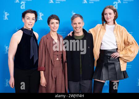 Berlino, Germania. 16 febbraio 2024. Olivia Williams, Berenice Bejo, Gael Garcia Bernal e Renate Reinsve hanno partecipato all'Another End Photocall durante il 74° Berlinale International Film Festival Berlin al Grand Hyatt Hotel di Berlino, Germania, il 16 febbraio 2024. Foto di Aurore Marechal/ABACAPRESS.COM credito: Abaca Press/Alamy Live News Foto Stock