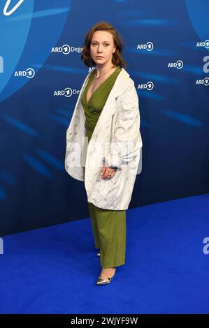 Katharina Leonore Goebel bei der ARD Blue Hour 2024 im Rahmen der Berlinale 2024 im Hotel Telegraphenamt. Berlino, 16.02.2024 *** Katharina Leonore Goebel all'ARD Blue Hour 2024 come parte della Berlinale 2024 presso l'Hotel Telegraphenamt Berlin, 16 02 2024 foto:XC.xNiehausx/xFuturexImagex Blue Hour 4400 Foto Stock