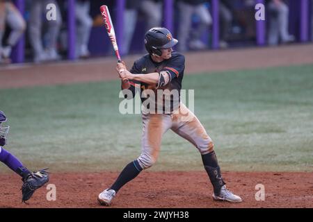 Baton Rouge, LOUISIANA, Stati Uniti. 16 febbraio 2024. Ty Swaim (14) di VMI cerca un successo durante l'azione di baseball NCAA tra i VMI Keydets e i LSU Tigers all'Alex Box Stadium, Skip Bertman Field a Baton Rouge, LOUISIANA. Jonathan Mailhes/CSM/Alamy Live News Foto Stock