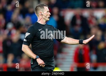 The City Ground, Nottingham, Regno Unito. 17 febbraio 2024. Premier League Football, Nottingham Forest contro il West Ham United; arbitro Tom Bramall credito: Action Plus Sports/Alamy Live News Foto Stock