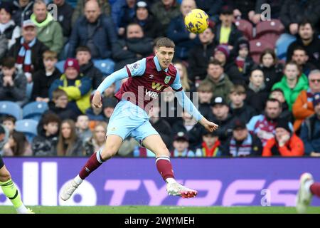 Burnley, Regno Unito. 17 febbraio 2024. Charlie Taylor di Burnley in azione. Partita di Premier League, Burnley contro Arsenal al Turf Moor a Burnley, Lancs sabato 17 febbraio 2024. Questa immagine può essere utilizzata solo per scopi editoriali. Solo per uso editoriale, foto di Chris Stading/Andrew Orchard fotografia sportiva/Alamy Live news credito: Andrew Orchard fotografia sportiva/Alamy Live News Foto Stock