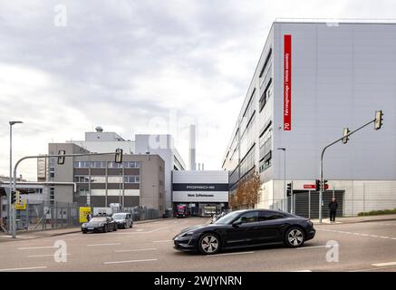 Produktionshalle von Porsche, Stoccarda-Zuffenhausen. // 16.02.2024: Stoccarda, Baden-Württemberg, Deutschland, Europa *** sala di produzione Porsche, Stoccarda Zuffenhausen 16 02 2024 Stoccarda, Baden Württemberg, Germania, Europa Foto Stock