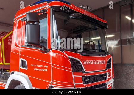 Werkfeuerwehr Porsche, Stoccarda-Zuffenhausen. // 16.02.2024: Stoccarda, Baden-Württemberg, Deutschland, Europa *** Porsche Plant Fire Department, Stoccarda Zuffenhausen 16 02 2024 Stoccarda, Baden Württemberg, Germania, Europa Foto Stock