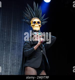 La popstar giamaicana Grace Jones si esibisce dal vivo nel 2022 Foto Stock