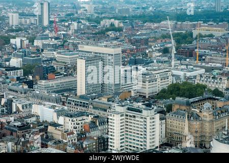 La vista aerea del centro cittadino densamente affollato di Londra, che si affaccia a sud, include Cavendish Square e West End di Londra. Foto Stock