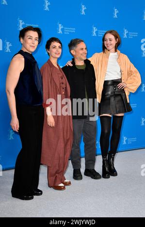 Olivia Williams, Berenice Bejo, Gael Garcia Bernal und Renate Reinsve beim Photocall zum Kinofilm Another End auf der Berlinale 2024 / 74. Internationale Filmfestspiele Berlin im Hotel Grand Hyatt. Berlino, 17.02.2024 *** Olivia Williams, Berenice Bejo, Gael Garcia Bernal e Renate Reinsve al photocall per il film Another End al Berlinale 2024 74 Berlin International Film Festival all'Hotel Grand Hyatt Berlin, 17 02 2024 foto:Xn.xKubelkax/xFuturexImagex END 4219 Foto Stock