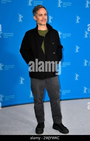 Gael Garcia Bernal Beim Photocall zum Kinofilm Another End auf der Berlinale 2024 / 74. Internationale Filmfestspiele Berlin im Hotel Grand Hyatt. Berlino, 17.02.2024 *** Gael Garcia Bernal al photocall per il lungometraggio Another End al Berlinale 2024 74 Berlin International Film Festival presso l'Hotel Grand Hyatt Berlin, 17 02 2024 foto:Xn.xKubelkax/xFuturexImagex END 4230 Foto Stock