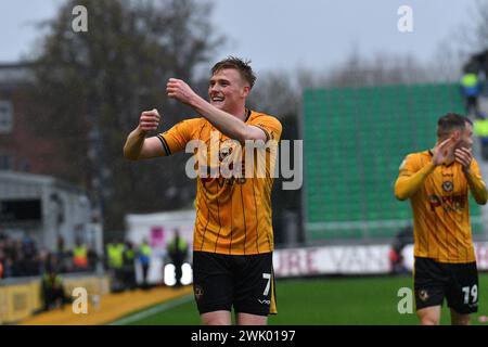 Newport, Regno Unito. 17 febbraio 2024. Will Evans della contea di Newport festeggia dopo aver segnato il primo gol della sua squadra. Partita di football della EFL League Two, Newport County contro Gillingham alla Rodney Parade di Newport, Galles, sabato 17 febbraio 2024. Questa immagine può essere utilizzata solo per scopi editoriali. Solo per uso editoriale, foto di Credit: Andrew Orchard Sports Photography/Alamy Live News Foto Stock