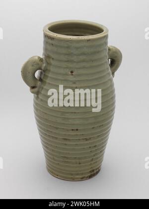 Vaso (nome usuale). Arenaria, Céladon. Museo Cernuschi, Museo Asia dell'Asia nella città di Parigi. Foto Stock