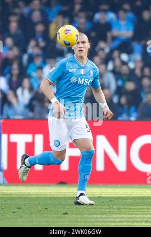 Napoli, Campania, Italia. 17 febbraio 2024. Leo Ostigard del Napoli durante la partita di calcio di serie A SSC Napoli - Genoa FC Stadio Maradona il 17 febbraio 2024 a Napoli, Italia. (Credit Image: © Ciro De Luca/ZUMA Press Wire) SOLO PER USO EDITORIALE! Non per USO commerciale! Foto Stock