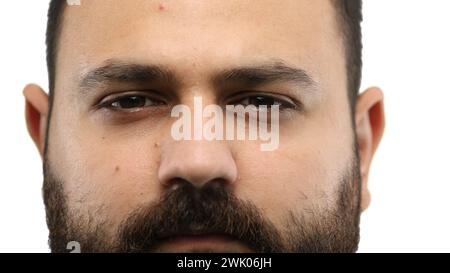 Il volto di un uomo, primo piano, su uno sfondo bianco Foto Stock