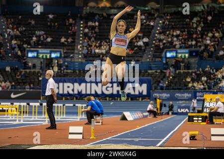 Utilita Arena, Birmingham, Regno Unito. 17 febbraio 2024. 2023 Microplus UK Athletics Indoor Championships Day 1; Molly Palmer di Thames Valley Harriers in azione nel salto lungo dove ha concluso terzo Credit: Action Plus Sports/Alamy Live News Foto Stock