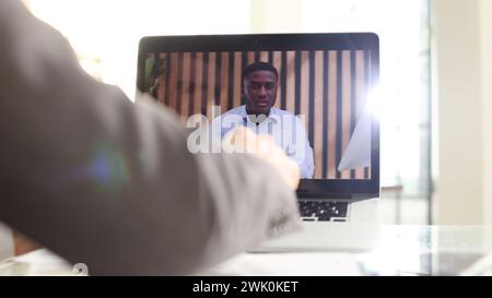 Una conferenza online, un lavoro di squadra di successo, un principio di business Foto Stock