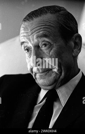 Pedro Eugenio Aramburu, militare argentino ed ex presidente de facto, nel suo appartamento di Buenos Aires, il 2 febbraio 1969. Foto Stock