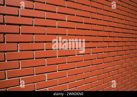 Primo piano del muro di mattoni con mattoni rettangolari rossi. Foto Stock