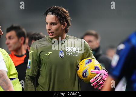 Bergamo, Italia. 17 febbraio 2024. Foto Spada/LaPresse 17 febbraio 2024 - Bergamo, Italia - sport, calcio - Atalanta vs Sassuolo - Campionato italiano di calcio serie A TIM 2023/2024 - Stadio Gewiss. Nella foto: Marco Carnesecchi (Atalanta BC) 17 febbraio 2024 Bergamo, Italia - sport, calcio - Atalanta vs Sassuolo - Campionato di calcio di serie A 2023/2024 - Stadio Gewiss . Nella foto : Marco Carnesecchi (Atalanta BC) credito: LaPresse/Alamy Live News Foto Stock