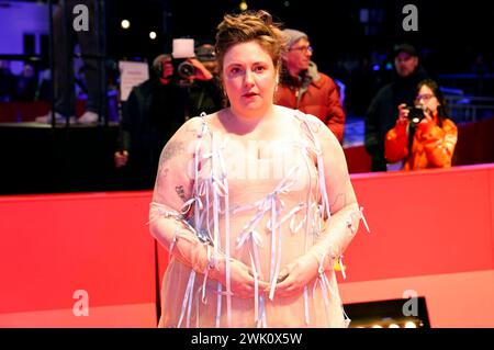 Lena Dunham beim Photocall zum Kinofilm Treasure auf dem Roten Teppich vor dem Berlinale Palast auf der Berlinale 2024 / 74. Internationale Filmfestspiele Berlin. Berlino, 17.02.2024 *** Lena Dunham al photocall per il film Treasure on the Red carpet di fronte al Berlinale Palast al Berlinale 2024 74 Berlin International Film Festival Berlin, 17 02 2024 foto:xD.xBedrosianx/xFuturexImagex Treasure 4208 Foto Stock
