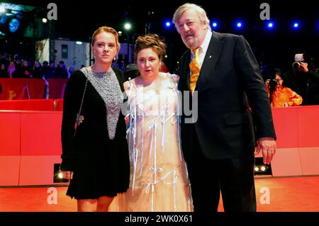 Julia von Heinz, Lena Dunham und Stephen Fry Beim Photocall zum Kinofilm Treasure auf dem Roten Teppich vor dem Berlinale Palast auf der Berlinale 2024 / 74. Internationale Filmfestspiele Berlin. Berlino, 17.02.2024 *** Julia Von Heinz, Lena Dunham e Stephen Fry al photocall per il film il tesoro sul tappeto rosso di fronte al Berlinale Palast al Berlinale 2024 74 Berlin International Film Festival Berlin Berlin Berlin, 17 02 2024 foto:xD.xBedrosianx/xFuturexImagex Treasure 4209 Foto Stock