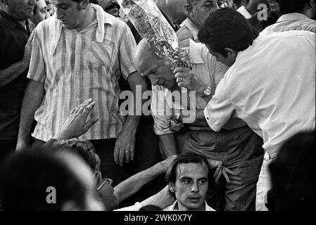 Vicente Solano Lima (1901-1984), politico conservatore argentino, ad un "asado" (barbecue) partigiano peronista tenutosi a San Antonio de Areco, provincia di Buenos Aires, il 22 gennaio 1973 durante il biglietto Cámpora-Solano Lima per le prossime elezioni generali dell'11 marzo 1973. Foto Stock